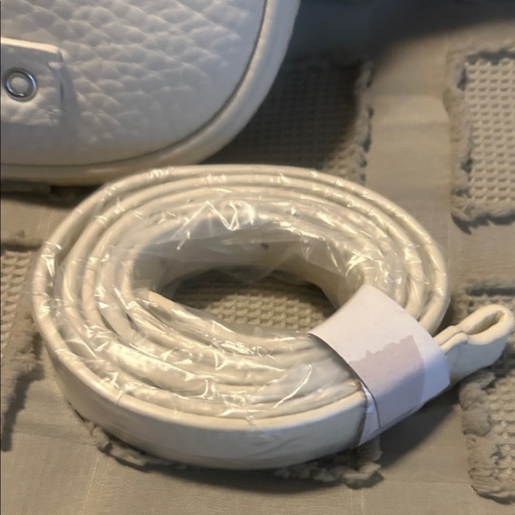 Mario Valentino Off White Shoulder Bag - Picture 10 of 11